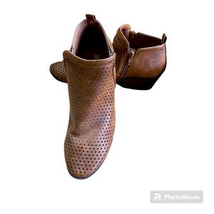 SODA Ankle Boots size 7.5, Brown